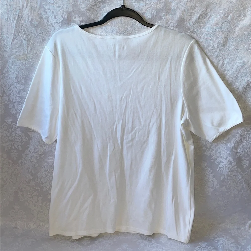 NWT Chico's Classic White Short Sleeve V-Neck Tee.  Size 3. - Picture 2 of 5